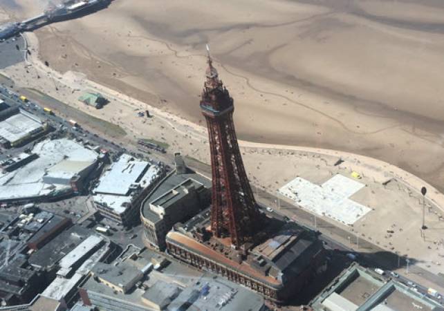 Helicopter-Sightseeing-Tour-of-Blackpool-Tower